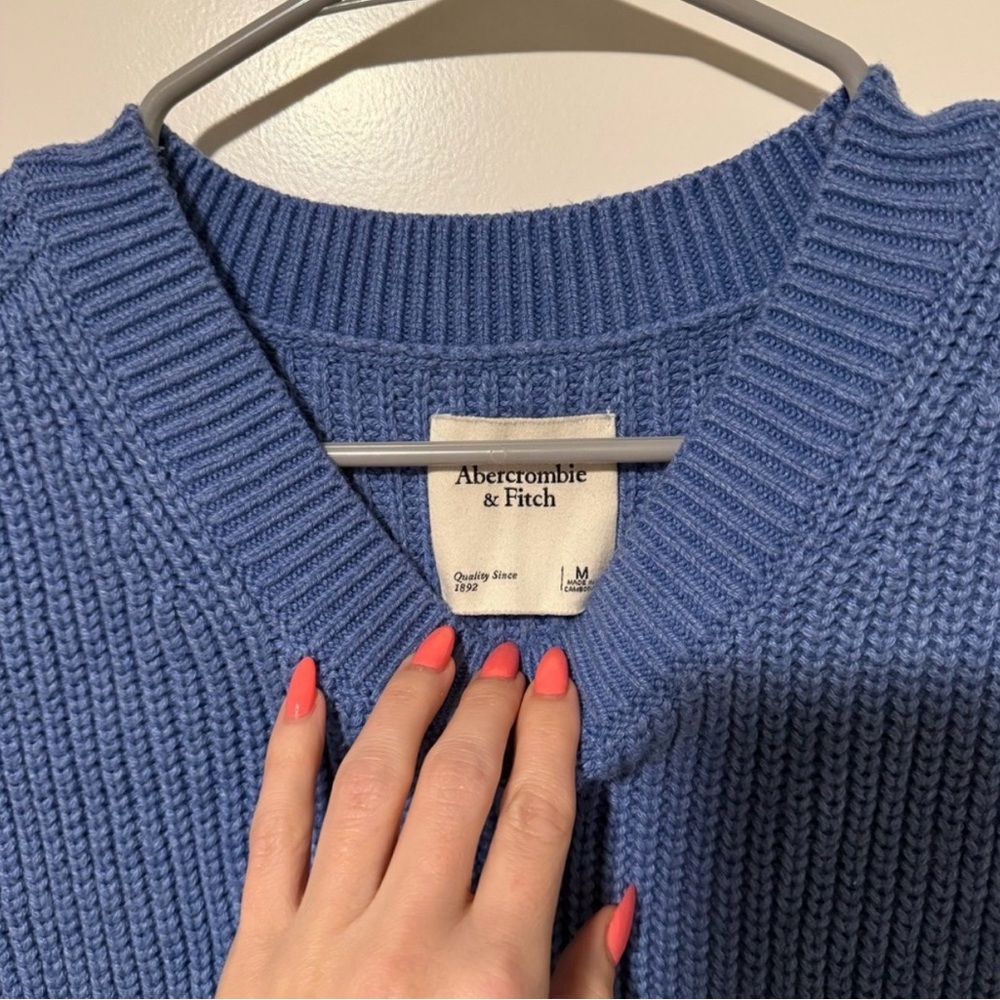 Abercrombie & Fitch Blue Ribbed Knit Sleeveless Sweater Vest - Picture 3 of 3